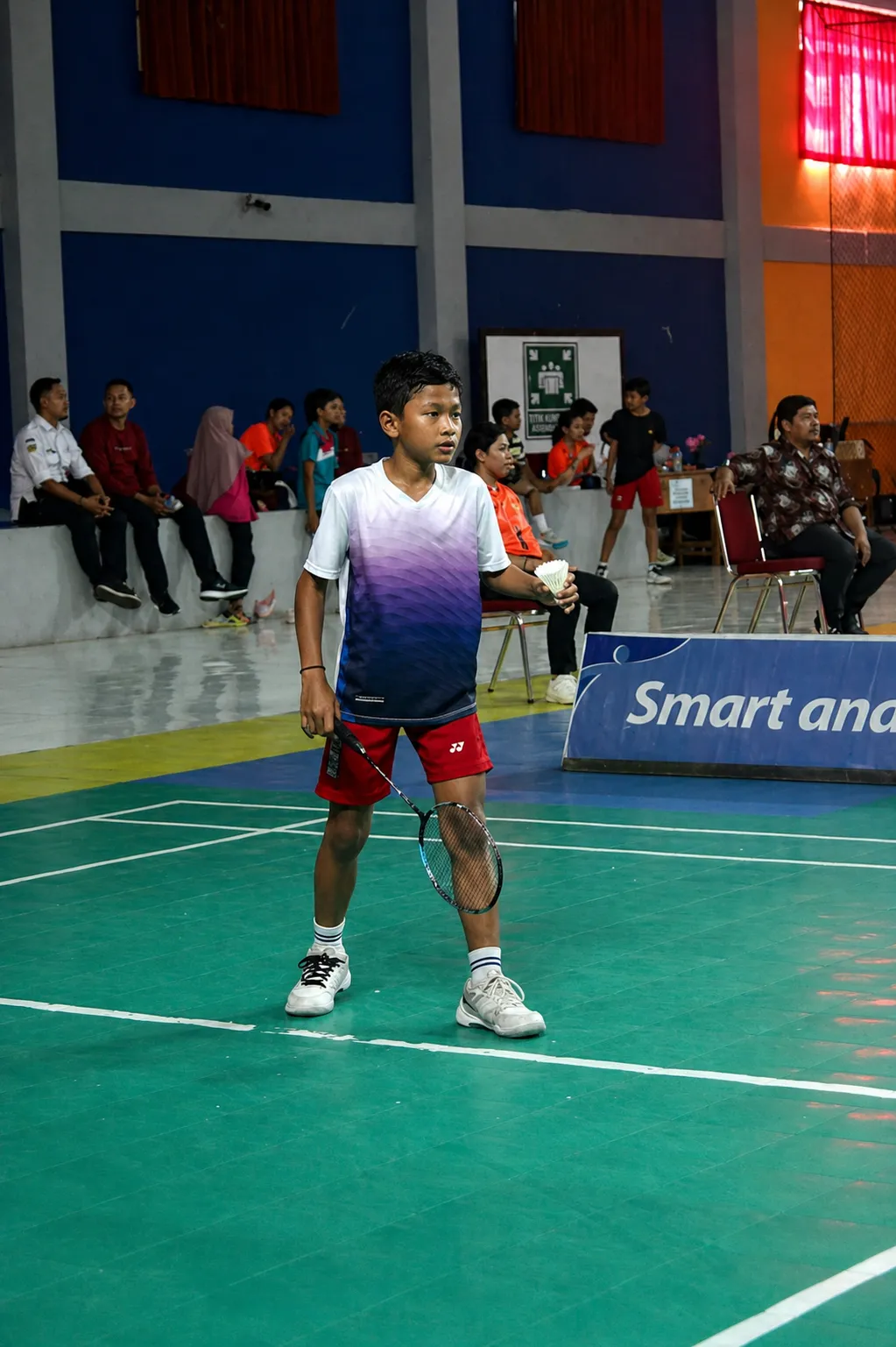 Atlet berlatih smash