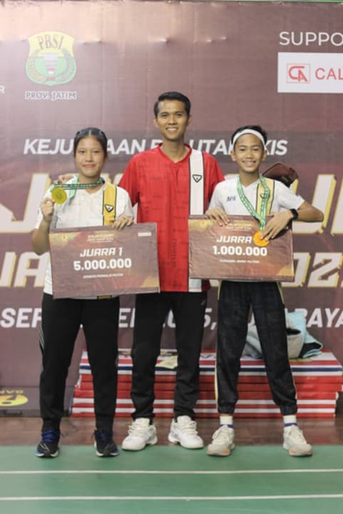 Penyerahan Medali Kejuaraan